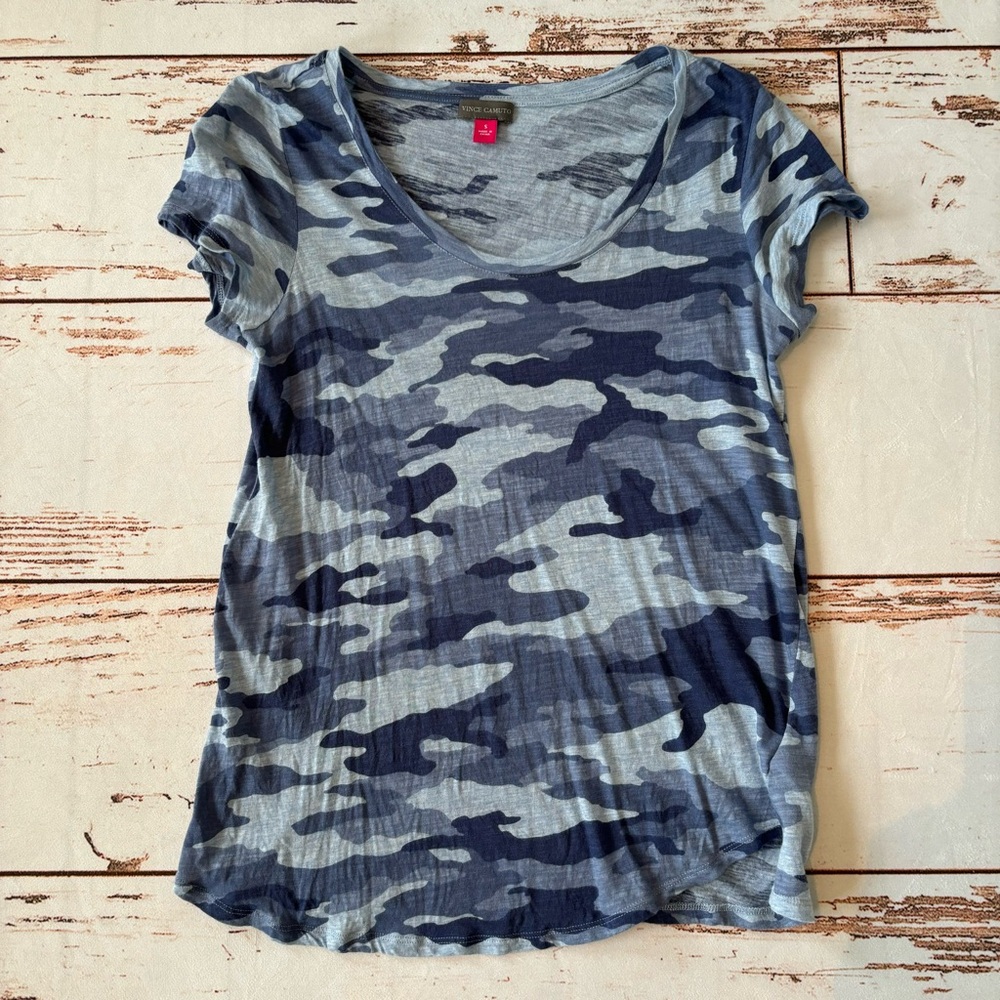 Vince Camuto Blue Camo Short Sleeve T-Shirt Size Small